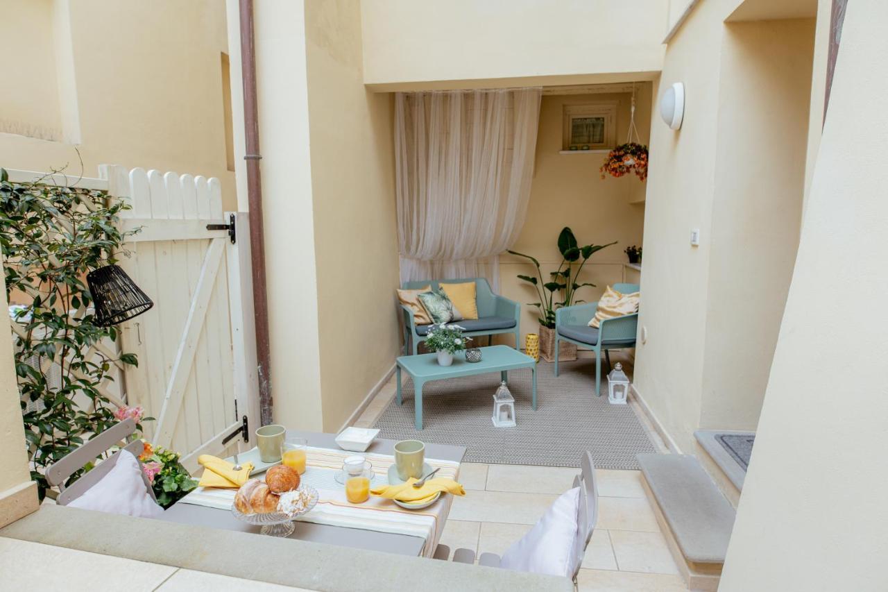 Il Cortile Di Elisa & Our Flats Bed & Breakfast Lucca Luaran gambar